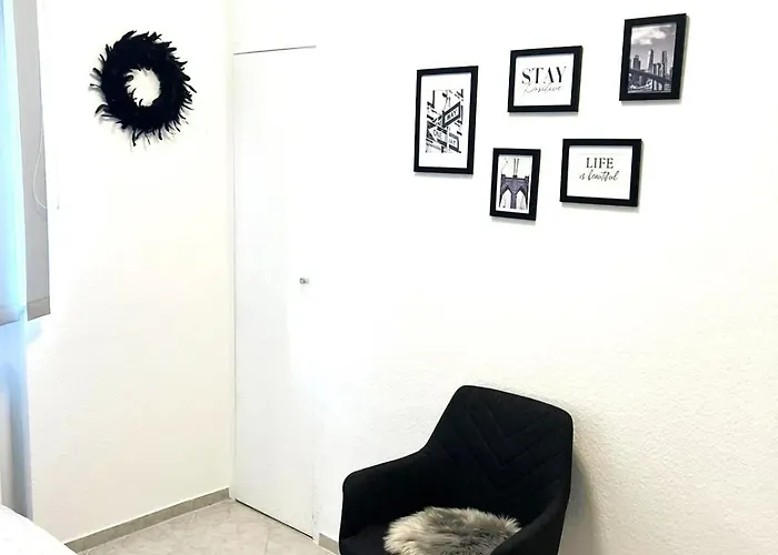 Zentrale Am Buhlschen Park In *